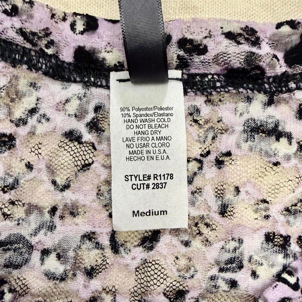 Green‎ Apple Leopard Mesh Top – M - Picture 5 of 7